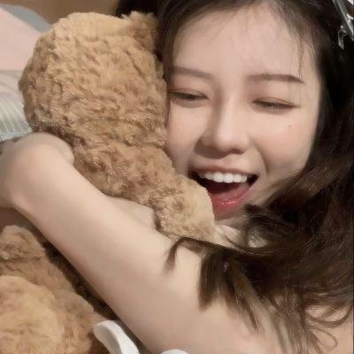 深深腥红